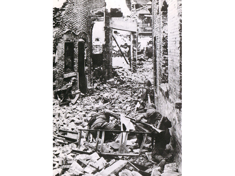 Charles Trang Totenkopf (World War 2) 英語 Charles Trang Totenkopf (World War 2) 英語 本